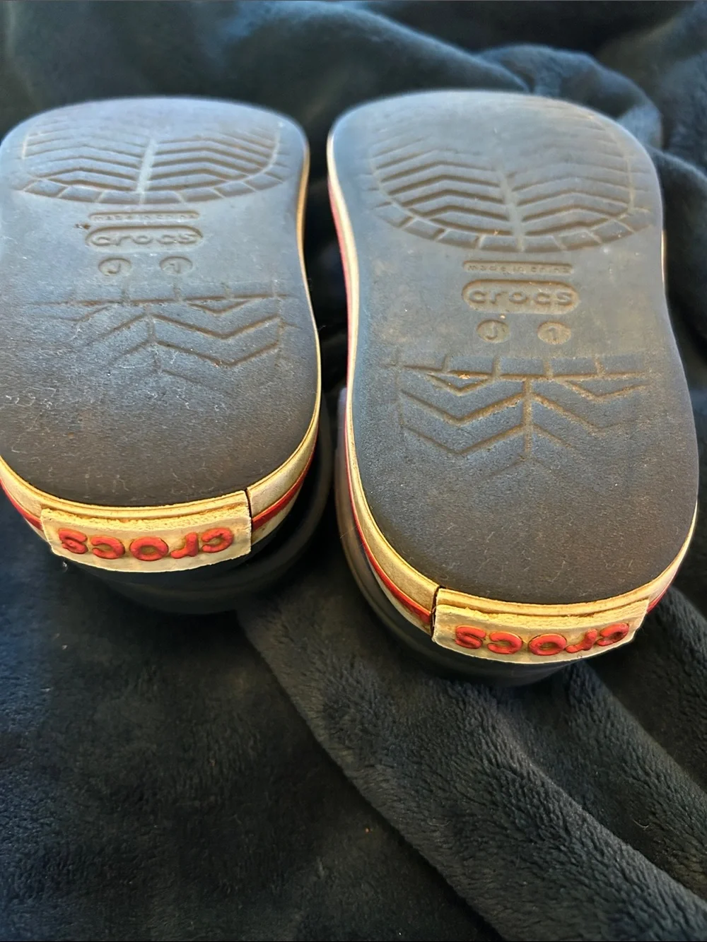 CROCS Kids Navy Clog with Red & White Stripe J1